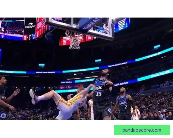 比塔泽恶犯遭驱逐 丹尼尔斯为队友出头吃T 引发场上冲突